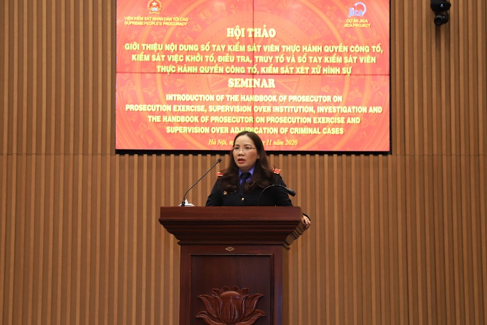 Đồng chí Hoàng Thị Quỳnh Chi, Vụ trưởng Vụ 14 phát biểu tại Hội thảo