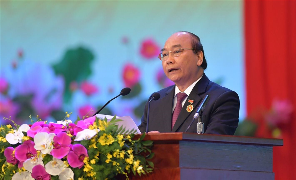 Thủ tướng Nguyễn Xuân Phúc nêu rõ, phong trào thi đua yêu nước như những làn sóng trào dâng, kết tinh sức mạnh, mang theo khí thế lịch sử hào hùng của cha ông và dân tộc ta. Ảnh: VGP/Nhật Bắc