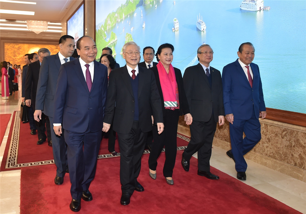 Tổng Bí thư, Chủ tịch nước Nguyễn Phú Trọng, Thủ tướng Chính phủ Nguyễn Xuân Phúc, Chủ tịch Quốc hội Nguyễn Thị Kim Ngân, Thường trực Ban Bí thư Trần Quốc Vượng và các đại biểu tới dự Hội nghị Chính phủ với các địa phương. Ảnh: VGP