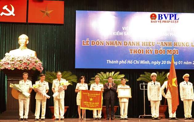 VKSND Tp. Hồ Chí Minh đón nhận danh hiệu "Anh hùng Lao động" thời kỳ đổi mới.