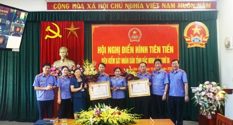 Phòng 7 và Phòng 9 vinh dự đón nhận Huân chương Lao động hạng Ba tại Hội nghị điển hình tiên tiến VKSND tỉnh Bắc Ninh lần thứ III.